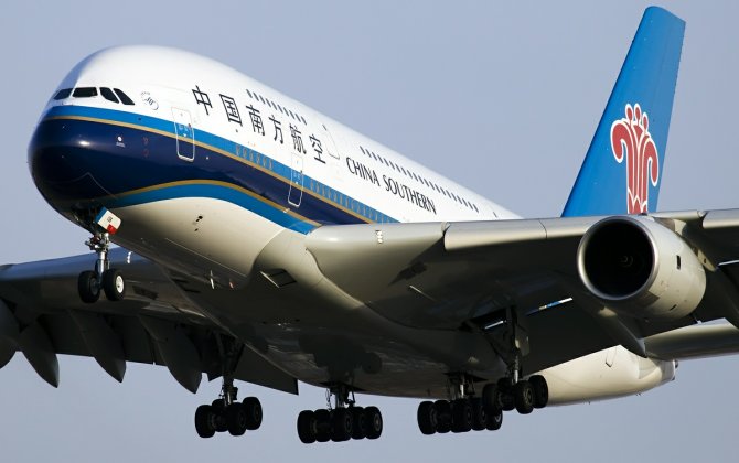 China Southern Air Falls After Chairman Si Probed for Violations